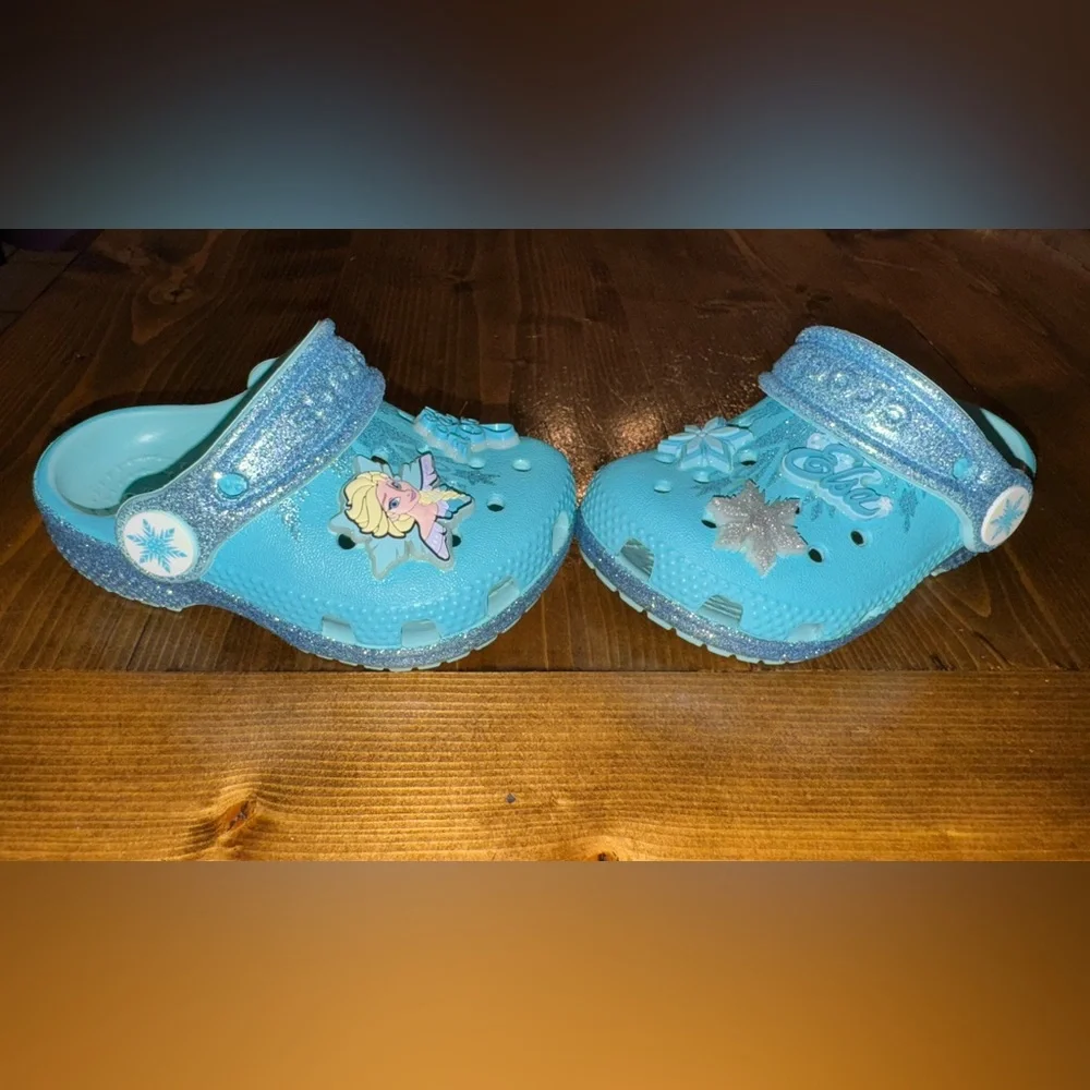 Disney Frozen Elsa Glitter Crocs w/ Jibbitz Charms – Kids SZ 4